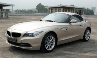 宝马z4硬顶敞篷跑车